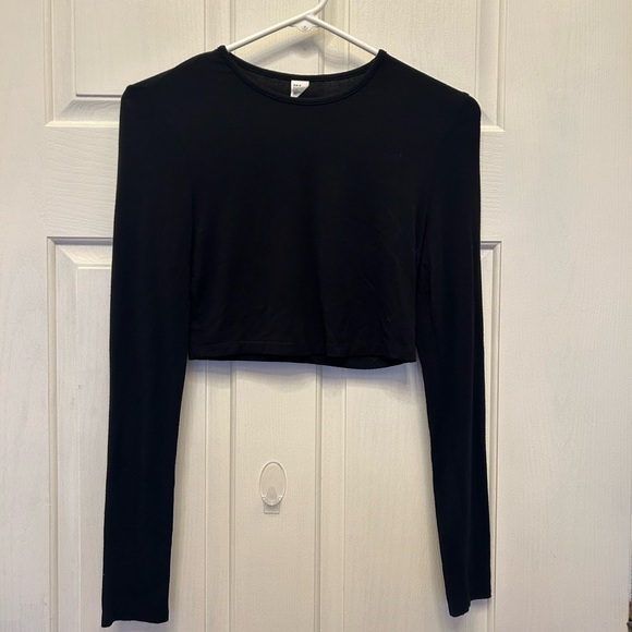Tops - Black Long Sleeve Crop Top